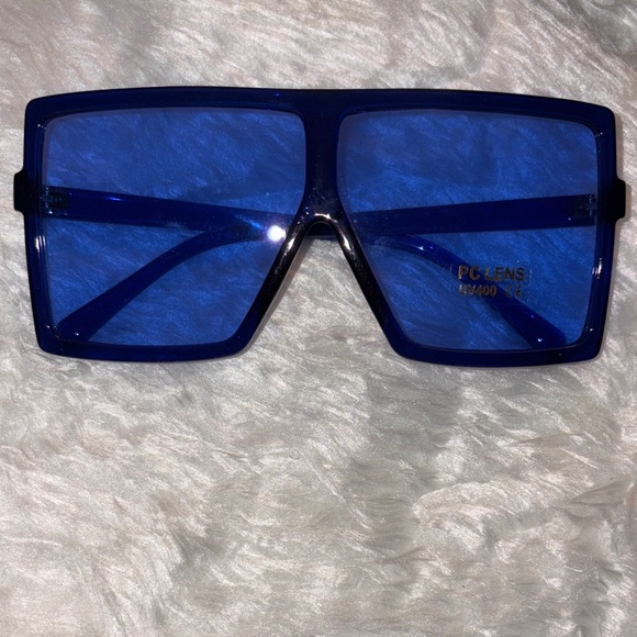 Fashion Jewelry Accessories - Blue Oversized Sunglasses